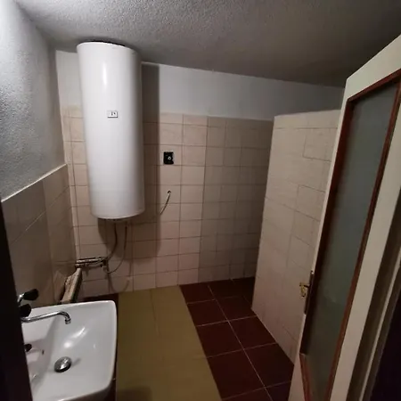 Pod Majovou Muldou Orman Evi